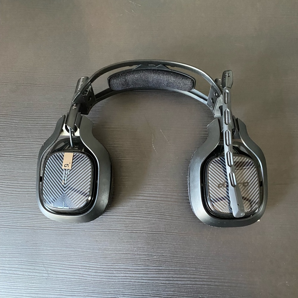 Astro A40